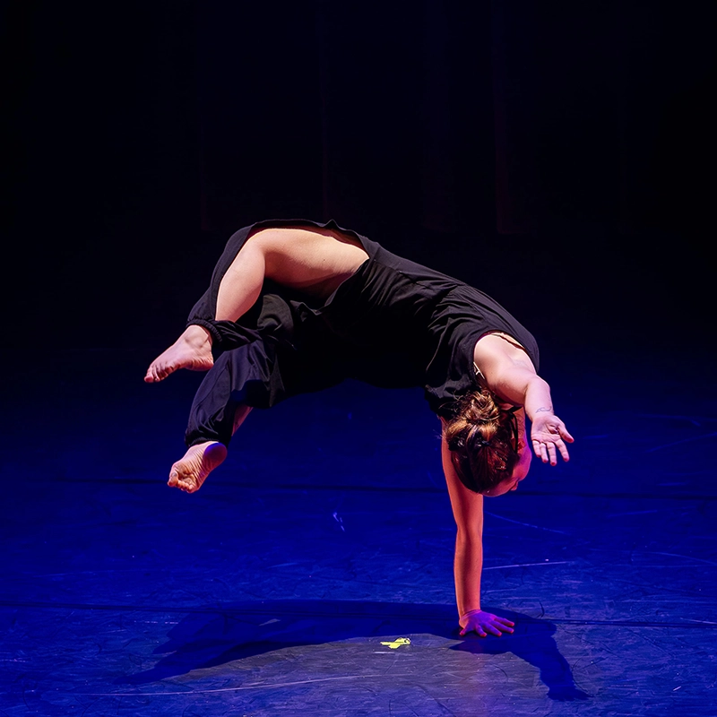 Nolwenn Garcin professeur d'Esprit Danse sur scène